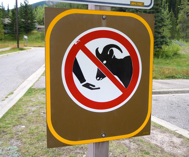 Znak "nie karmić" w Miette gorących źródeł, Canadian Rockies - Zdjęcie, obraz
