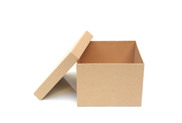 Boîte en papier brun ouverte
  - Photo, image