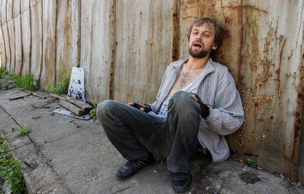 Dakloze drugsverslaafde - Foto, afbeelding