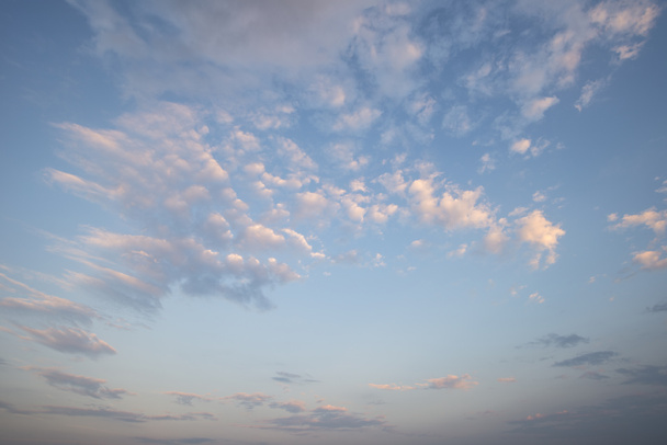 Hermoso cielo vibrante del atardecer del verano para el uso como fondo
 - Foto, Imagen
