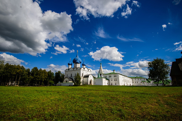 Het Kremlin in Soezdal in de zomer - Foto, afbeelding