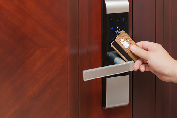 ηλεκτρονική κλειδαριά πορτών άνοιγμα με κάρτα ασφαλείας - Φωτογραφία, εικόνα