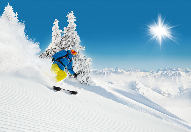 Skier on piste running downhill - Foto, immagini