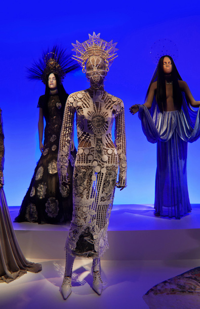 Female mannequins at Jean Paul Gaultier exhibition - Foto, immagini