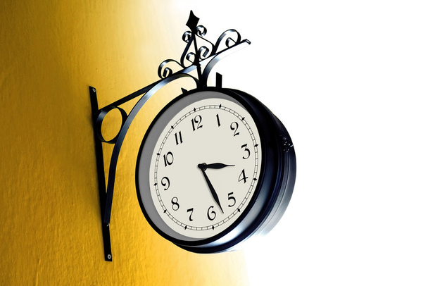 Декоративні старовинні настінні годинники
 - Фото, зображення