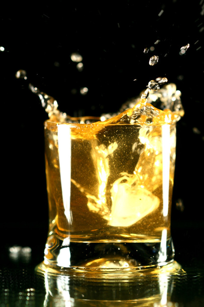 whiskey splash - Foto, imagen