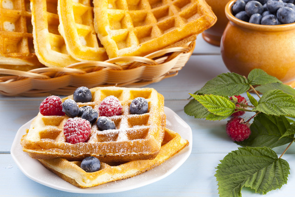 Homemade waffles with fruit  - Foto, afbeelding
