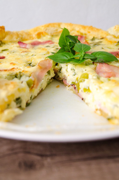 Homemade Spinach and Bacon Egg Quiche in a pie crust cut piece on plate. French cuisine - Fotografie, Obrázek