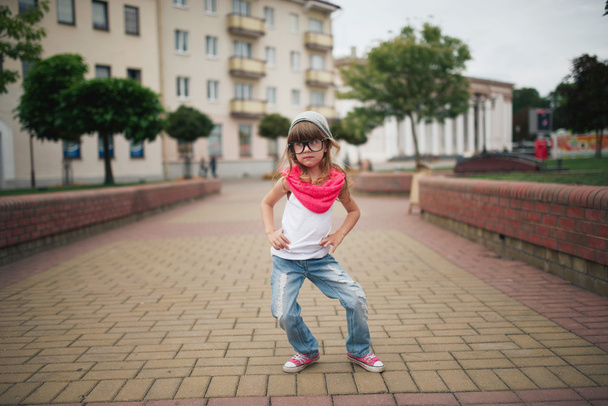 little girl dancing on the street - Foto, imagen