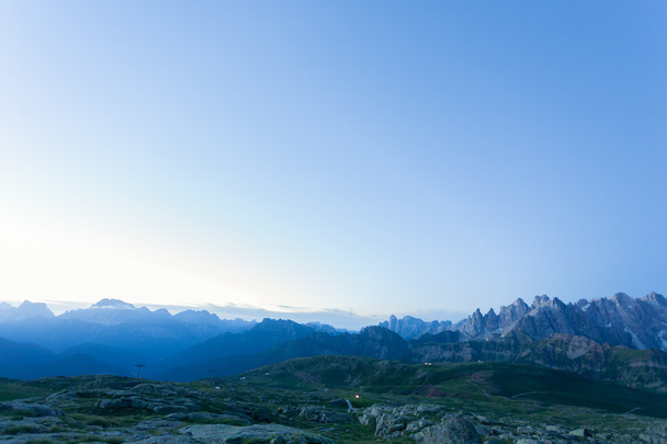 Panorama italiano de montaña al amanecer
 - Foto, imagen