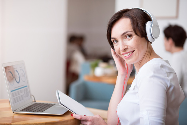 Pretty young woman using laptop and headphones - Foto, Imagem