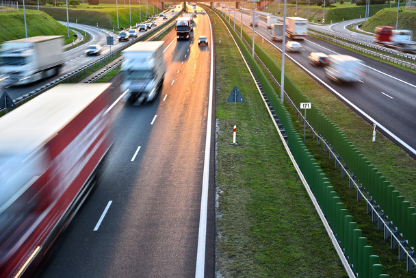 Vier lane controlled-access highway in Polen - Foto, afbeelding
