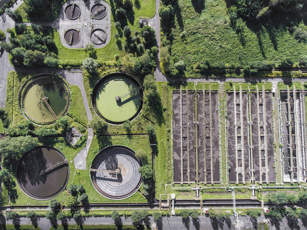 ポーランドの下水処理場の空中からの眺め. - 写真・画像