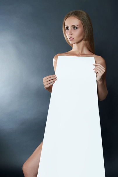 sexy woman in paper dress - Foto, afbeelding