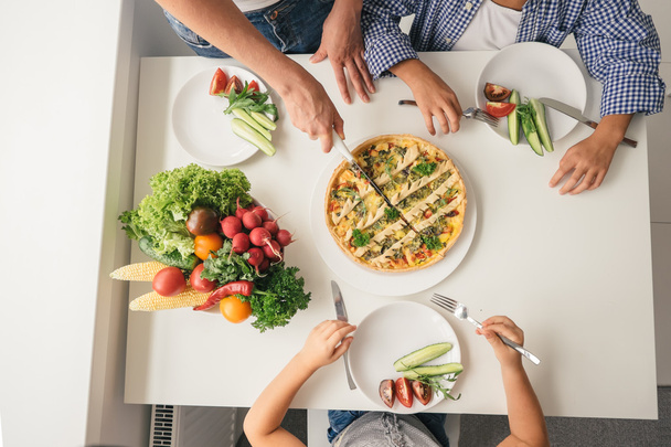 健康的な食事のテーブルの上の平面図 - 写真・画像
