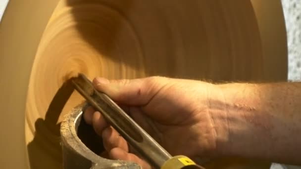 Schreiner arbeitet mit Holz  - Filmmaterial, Video
