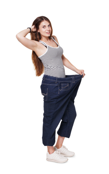 Młoda kobieta szczęśliwa z wyniki weight loss diet, na białym tle - Zdjęcie, obraz