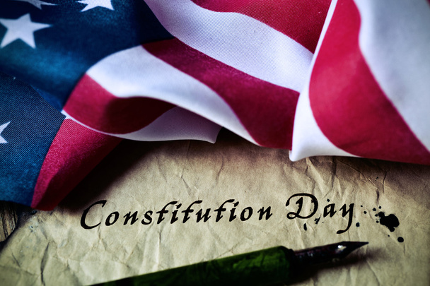 tekst Konstytucji dzień i flaga Usa - Zdjęcie, obraz