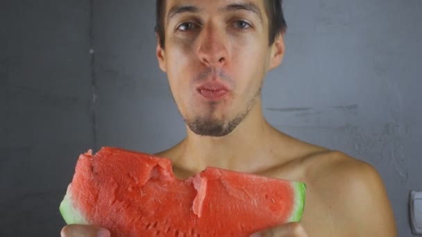 guy eats watermelon - Footage, Video