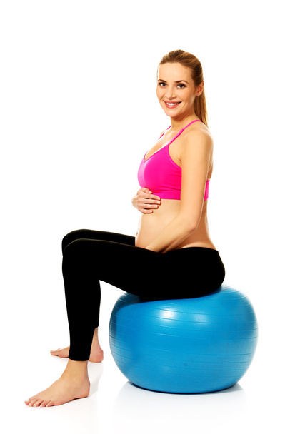 Pregnant woman with gymnastic ball - Foto, Imagem