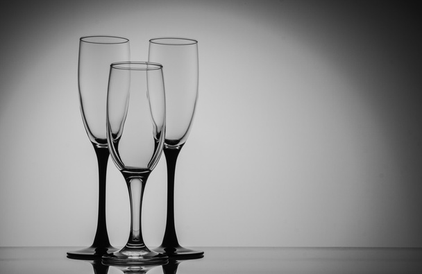Kieliszki do szampana sylwetka czarno-białe - Zdjęcie, obraz