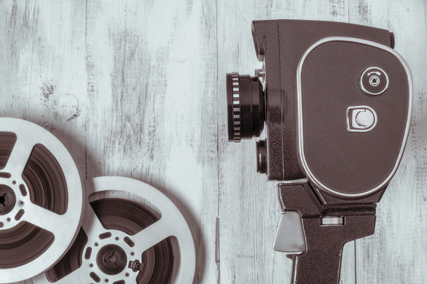 Eski film kamera ve film reel - Fotoğraf, Görsel