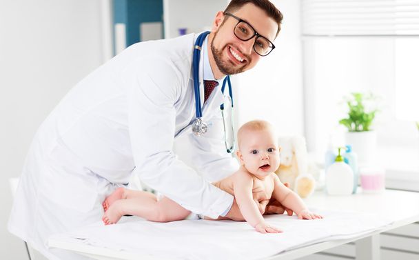 Arzt Kinderarzt Masseur mit Baby - Foto, Bild