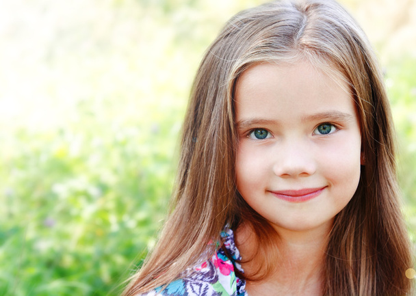 Portrait of adorable smiling little girl in summer day - Foto, imagen