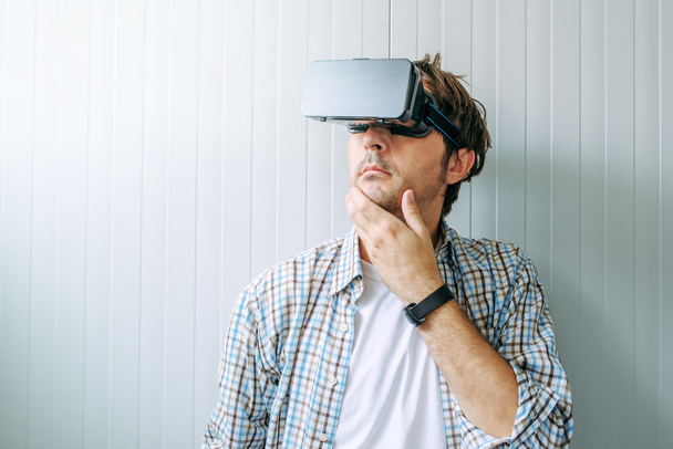 Man with VR goggles exploring virtual reality econtent - Foto, Imagen