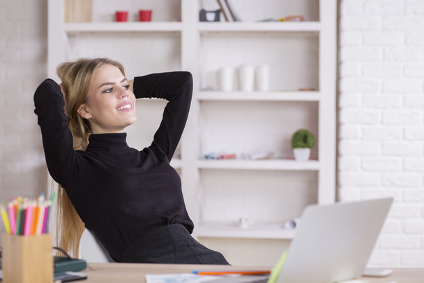 Woman relaxing at workplace - Photo, image