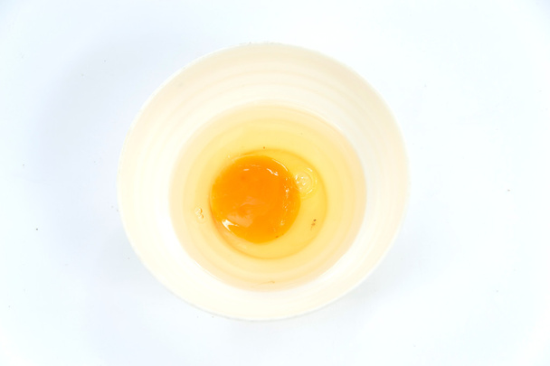 tojássárgája egy tálban - Fotó, kép