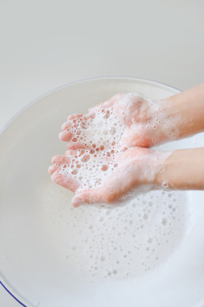 wash hand with soup - Valokuva, kuva