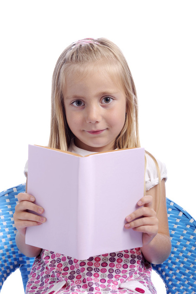 Little girl reading a book - Fotoğraf, Görsel