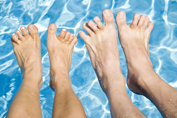 Feet Over the Sparkling Pool - Fotoğraf, Görsel