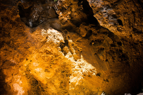 Szép kő barlang a fenti fény. - Fotó, kép