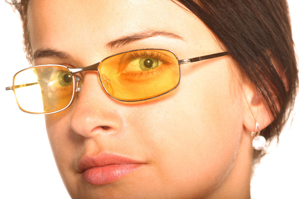 Chica con cara de expresión y gafas de sol
 - Foto, imagen