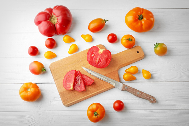 Composition of tomatoes and board  - Φωτογραφία, εικόνα