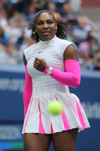 Bize açık 2016 dört maç yuvarlak onu sırasında eylem Grand Slam şampiyonu Serena Williams Amerika Birleşik Devletleri  - Fotoğraf, Görsel