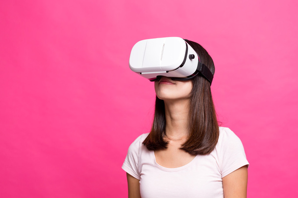 Woman wearing VR device - Фото, зображення