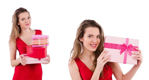 mooi meisje holding geschenk doos geïsoleerd op wit - Foto, afbeelding