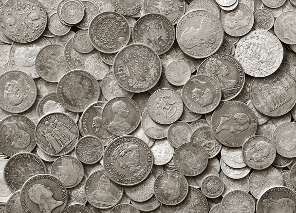 背景の写真で古代の銀のコイン. - 写真・画像