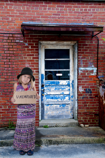 失業率の符号を保持している小さな女の子 - 写真・画像