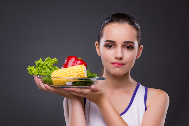 Mujer en concepto de alimentación saludable
 - Foto, Imagen