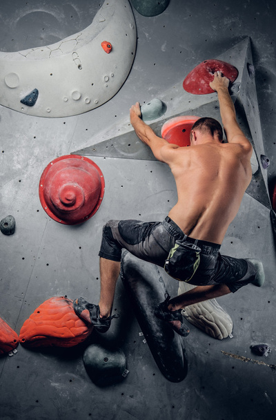 Muž na krytou lezeckou stěnu - Fotografie, Obrázek
