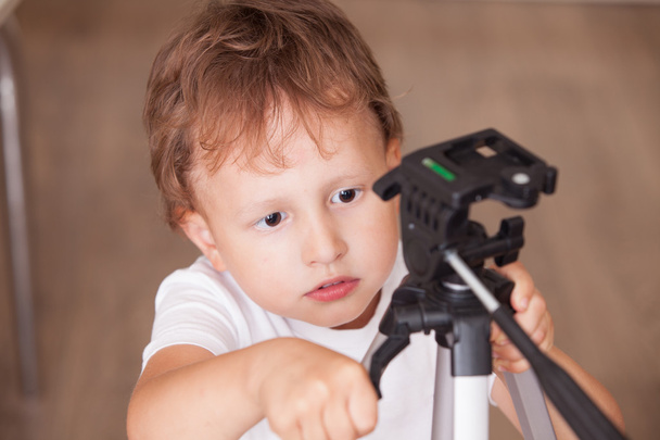 Enthusiastic boy working with a tripod - Фото, зображення