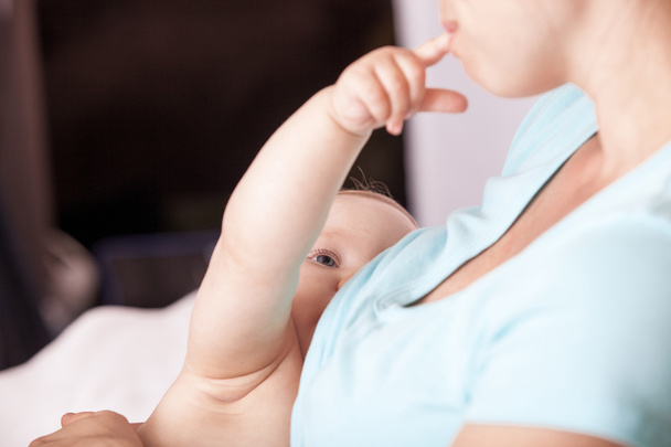 A young woman breast-feeding a baby - Foto, Bild