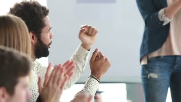  man clapping with colleagues - Felvétel, videó
