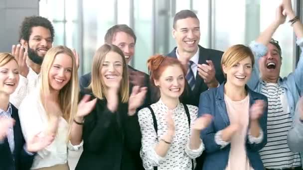  幸せなビジネスの人々 の拍手 - 映像、動画