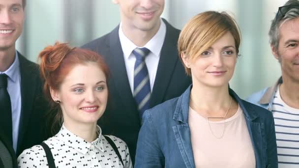 Retrato de gente de negocios sonriendo
 - Metraje, vídeo