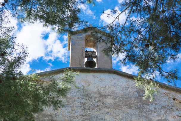 Kostel věž se zvonem ve španělském stylu     - Fotografie, Obrázek